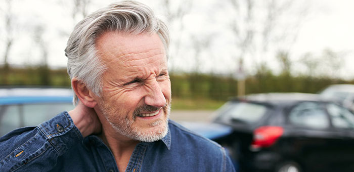 patient receiving auto accident chiropractic in La Verne for auto accident injury
